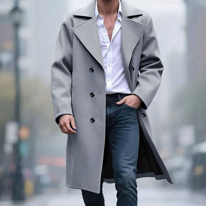 Abrigo largo cruzado de lana para hombre con solapa de pico. Estilo sastre elegante, perfecto para invierno.