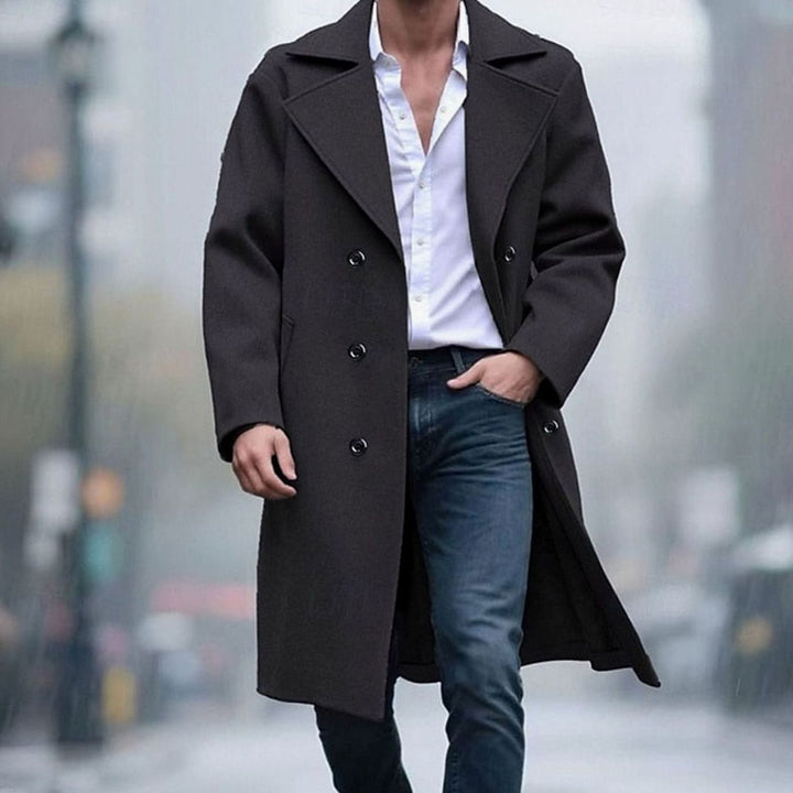 Abrigo largo de lana para hombre, corte cruzado y solapa de pico. Ropa exterior sastre para clima frío.