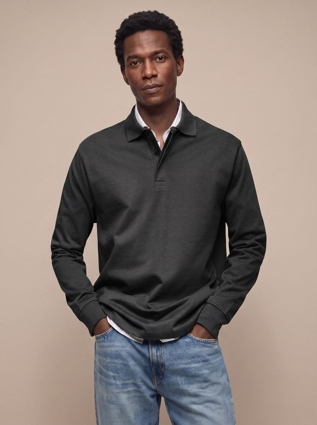 Polo de manga larga de algodón para hombre, perfecto para look smart casual. Versátil y elegante.