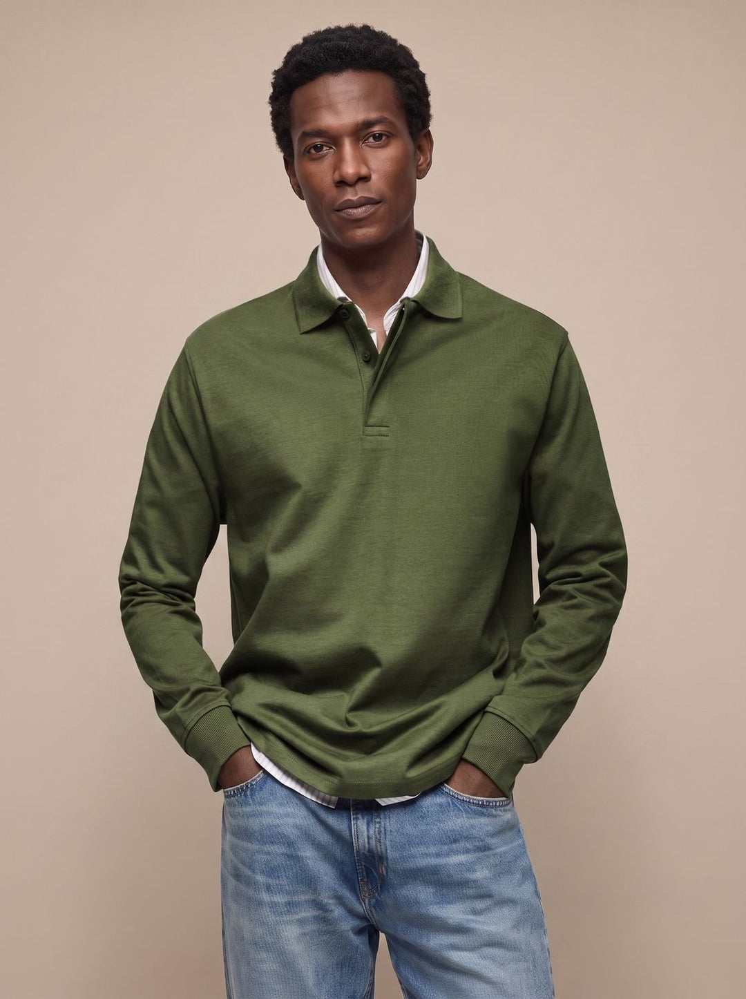 Polo de manga larga de algodón para hombre, versátil y cómodo. Una prenda básica para cualquier ocasión.