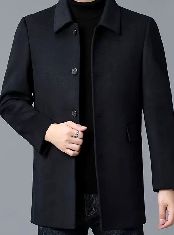 Gabán de hombre elegante y entallado. Ideal para vestir, con solapa y estilo smart casual.