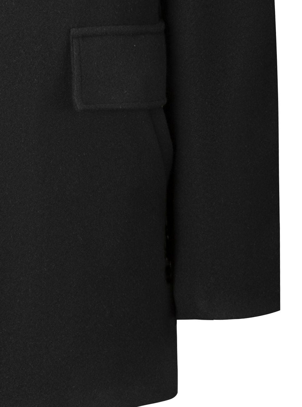 Abrigo de hombre gris oscuro, estilo cruzado y entallado. Ideal para vestir con elegancia en invierno.