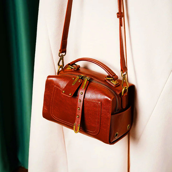 Bolso de mujer estilo Boston, de cuero genuino. Correa desmontable, diseño sofisticado para un look elegante.