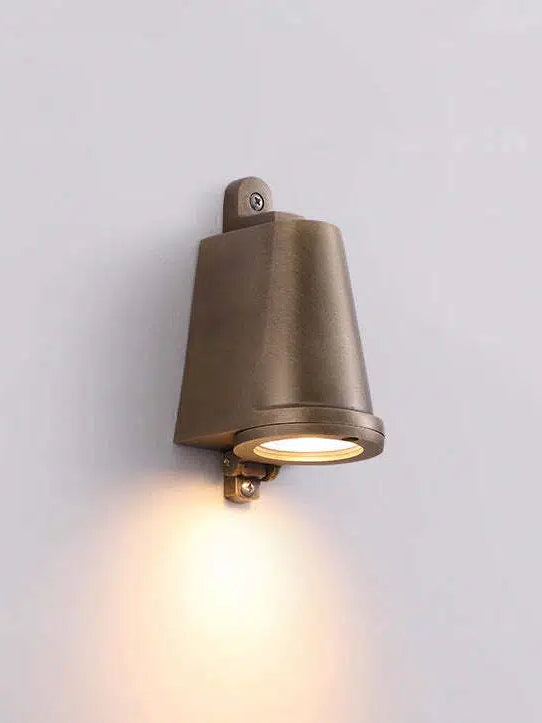 Aplique pared exterior industrial, diseño campanilla. Lámpara impermeable vintage para iluminación.