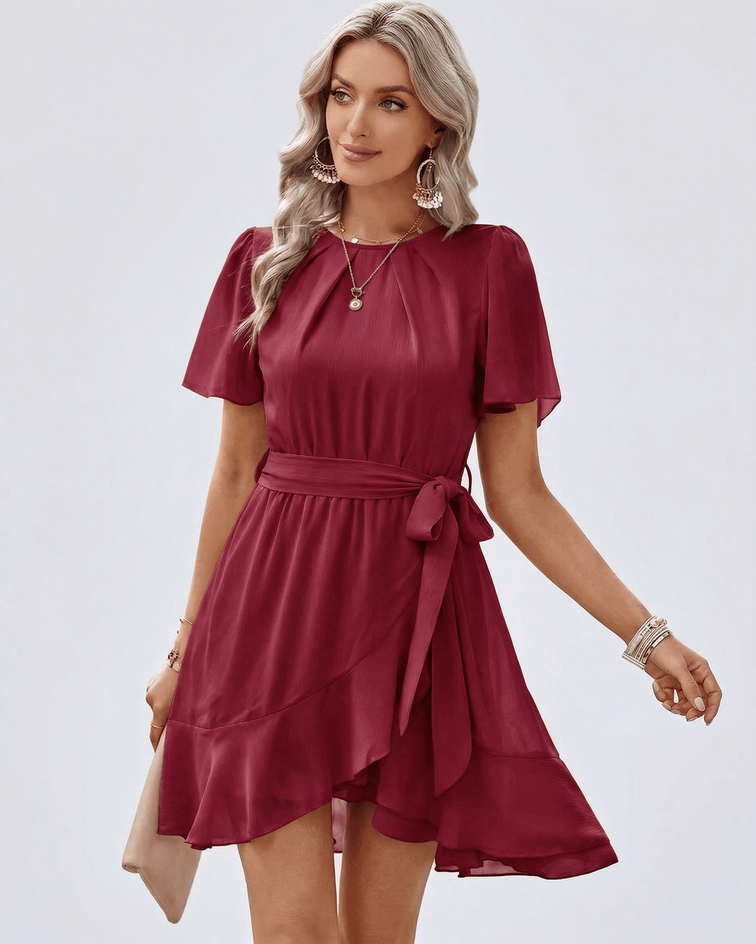 Vestido mini burdeos elegante para mujer, con volantes. Perfecto para primavera, verano o fiesta casual chic.