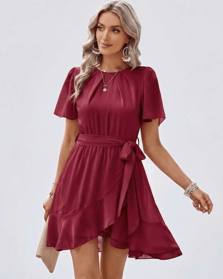 Vestido mini burdeos elegante para mujer, con volantes. Perfecto para primavera, verano o fiesta casual chic.