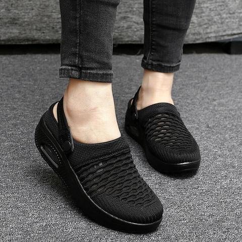 Vista superior de zapatillas ortopédicas de mujer, cómodas y casuales, con avanzada amortiguación de aire.