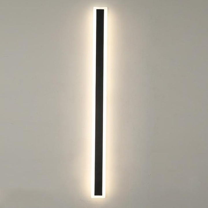 Luz LED lineal para pared de casa, realza la estética exterior con un diseño moderno y minimalista.