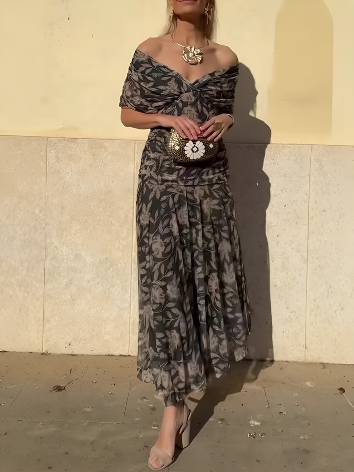 Vestido maxi negro para mujer, con diseño elegante y fluido, ideal para lucir sofisticada en fiestas y cenas.