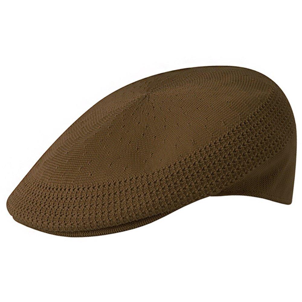 Hombre llevando Gorra Plana Ventair 504 blanca, combinando estilo clásico con confort veraniego.