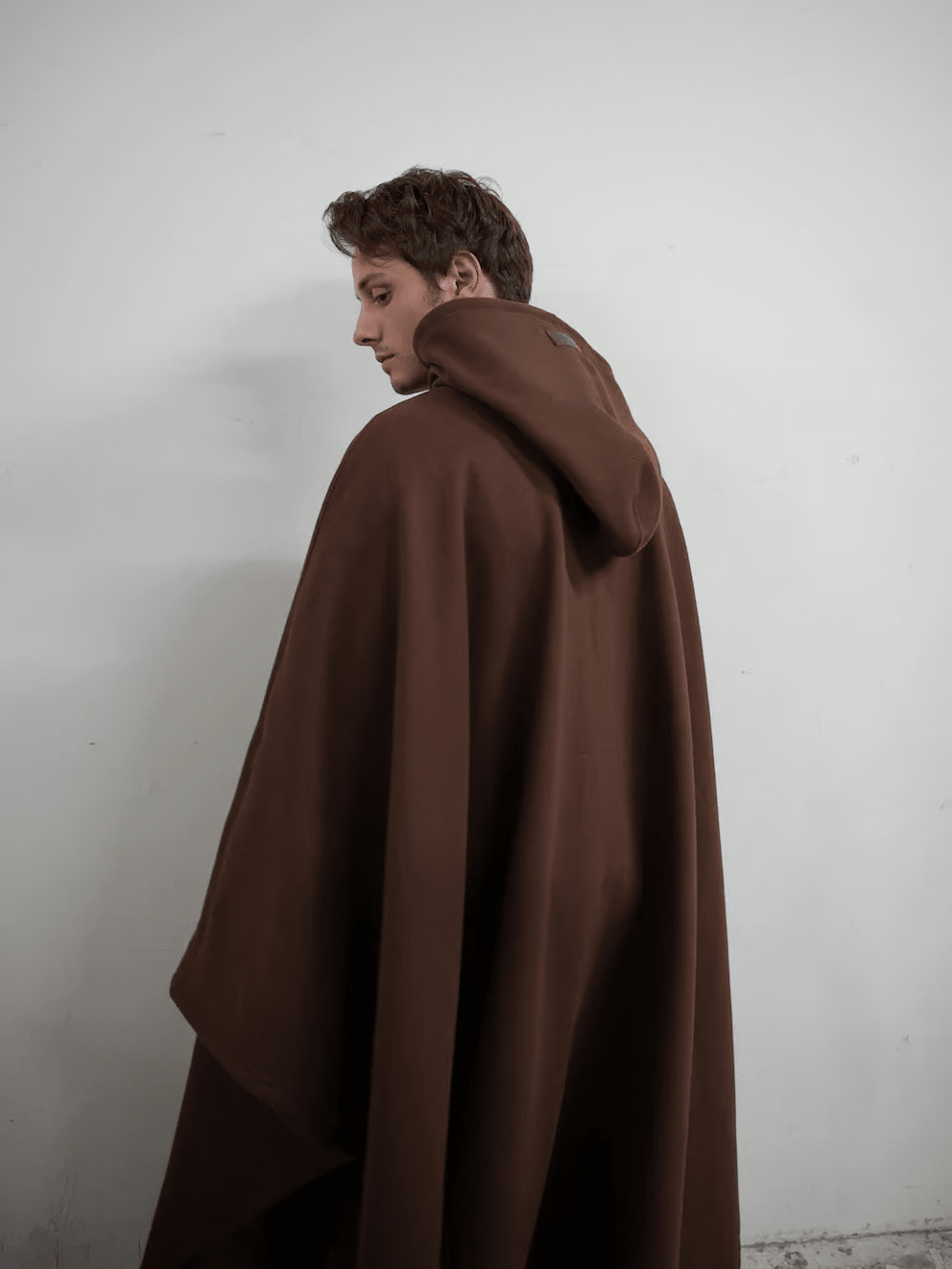 Hoodie oversized con peso para mujer, un abrazo de confort y tranquilidad.
