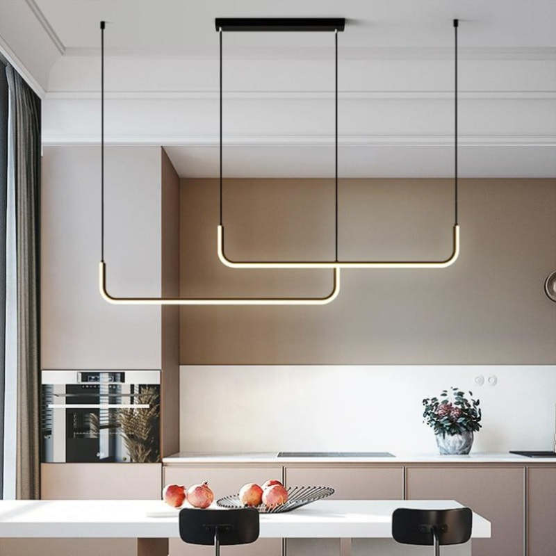 Lámpara colgante LED moderna dorada y negra para comedor. Iluminación elegante, diseño versátil y eficiente.