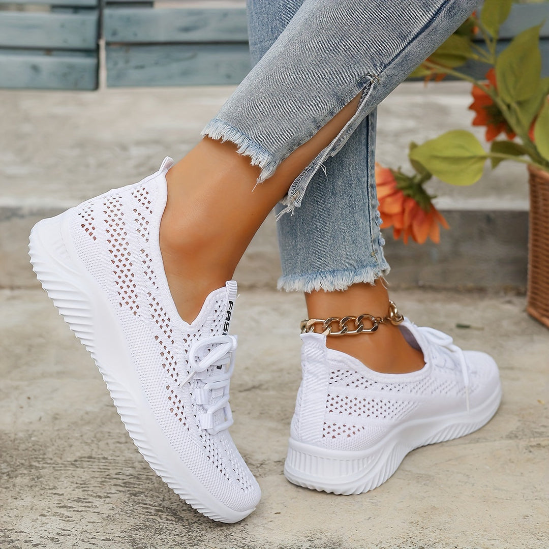 Zapatillas de mujer blancas, cómodas y amortiguadas, perfectas para caminar. Diseño ligero y transpirable.