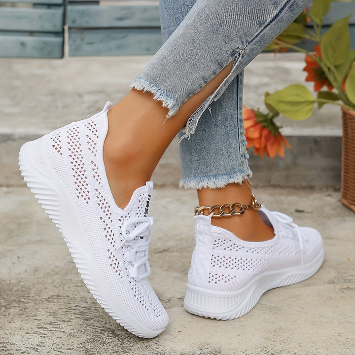 Zapatillas de mujer blancas, cómodas y amortiguadas, perfectas para caminar. Diseño ligero y transpirable.
