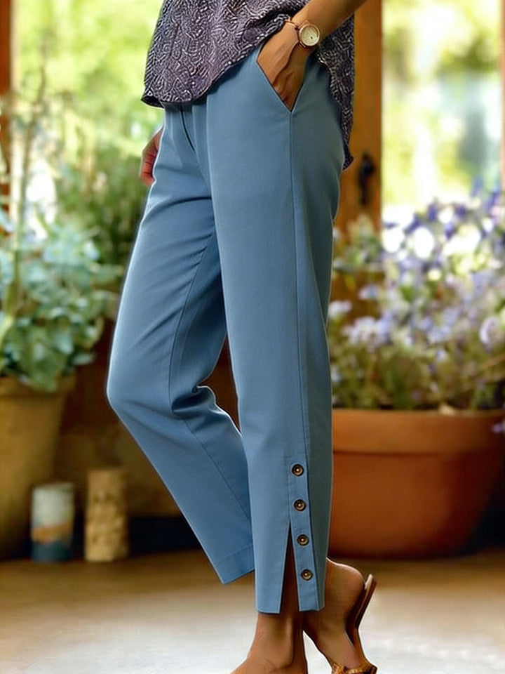 Pantalones mujer de moda en algodón y lino, corte suelto y botones laterales. Perfectos para un estilo fresco.