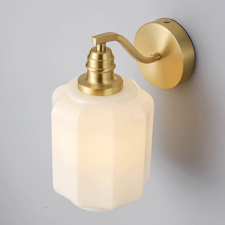 Lámpara decorativa compacta de pared, latón y cristal, para interior y exterior.