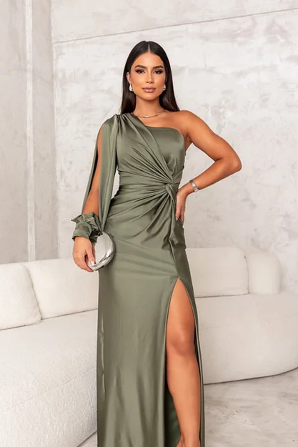 Vestido asimétrico con volantes, movimiento y estilo para tu fiesta chic.