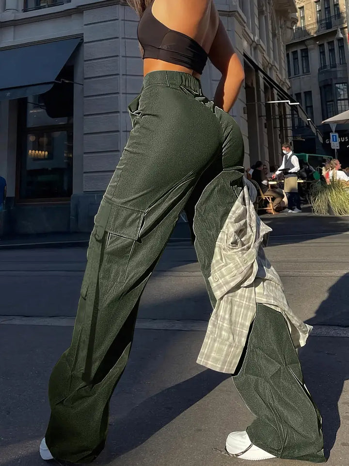 Ropa casual mujer: pantalón cargo moderno y versátil.