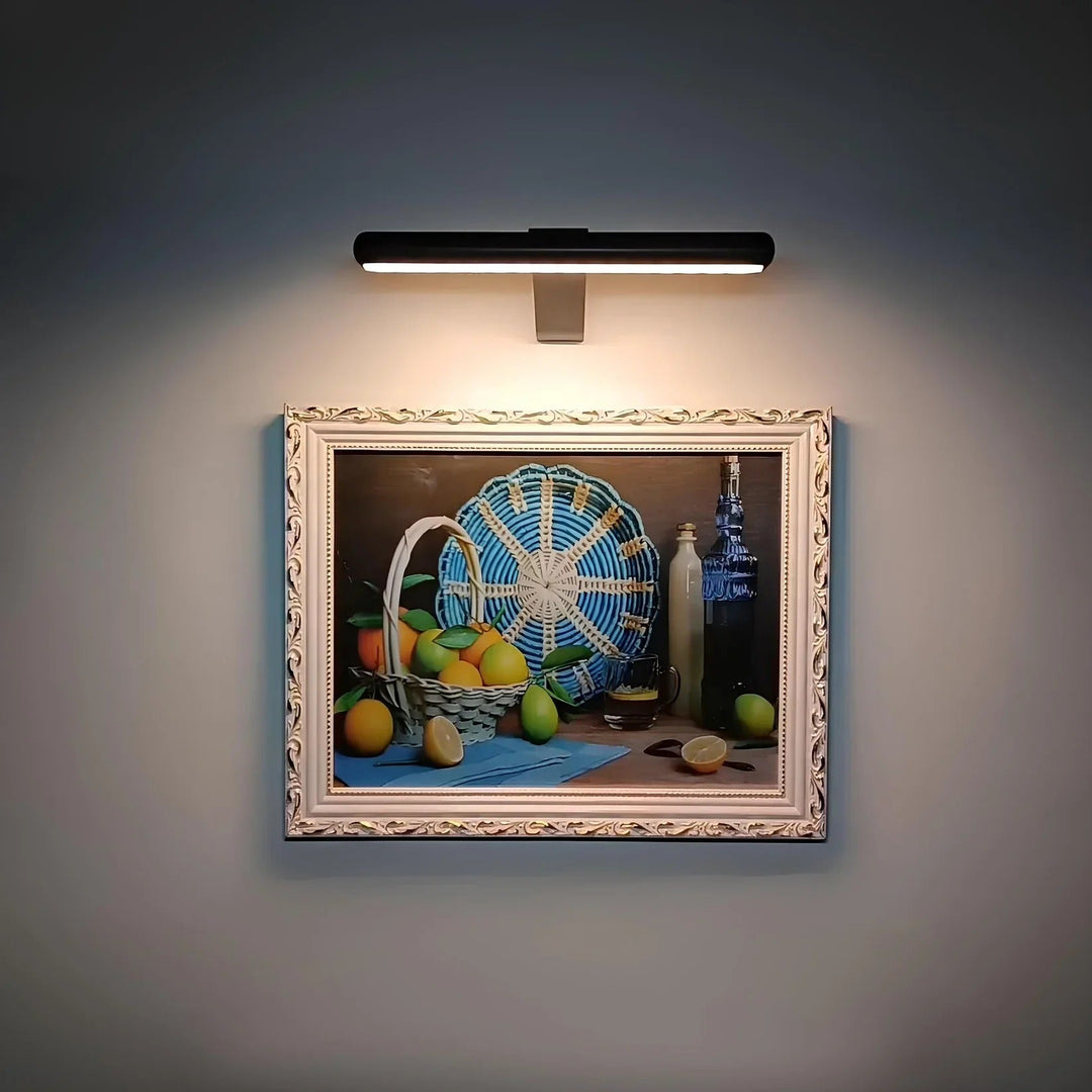 Iluminación LED inalámbrica ArtGlow para galería de arte. Lámpara de pared recargable con diseño moderno.