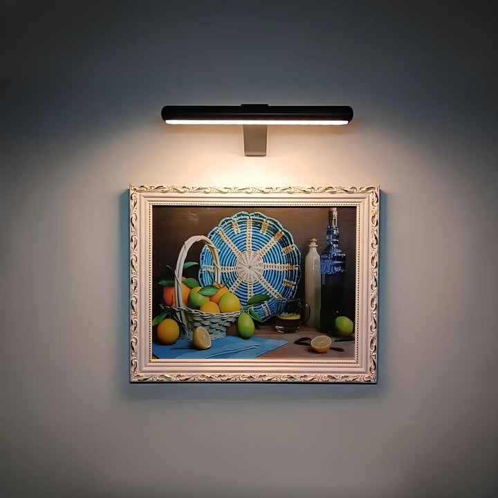 Iluminación LED inalámbrica ArtGlow para galería de arte. Lámpara de pared recargable con diseño moderno.