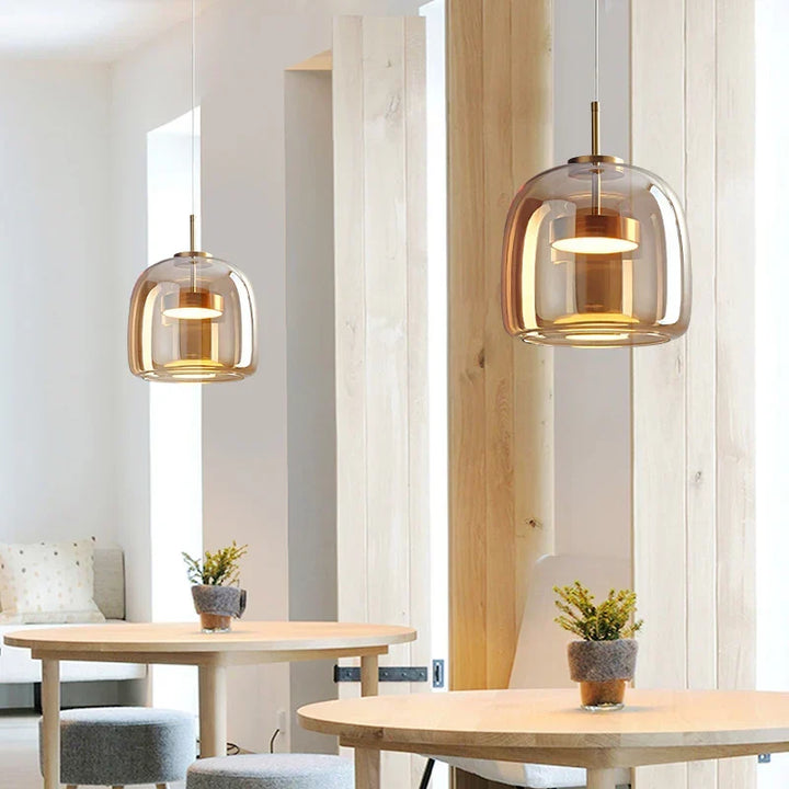 Luz ajustable: lámpara colgante de vidrio ámbar, estilo nórdico, ideal para dormitorio o comedor moderno.