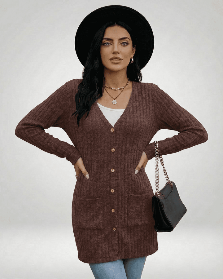 Cárdigan largo Cairo de punto en blanco. Estilo y confort femenino para moda casual de otoño e invierno.