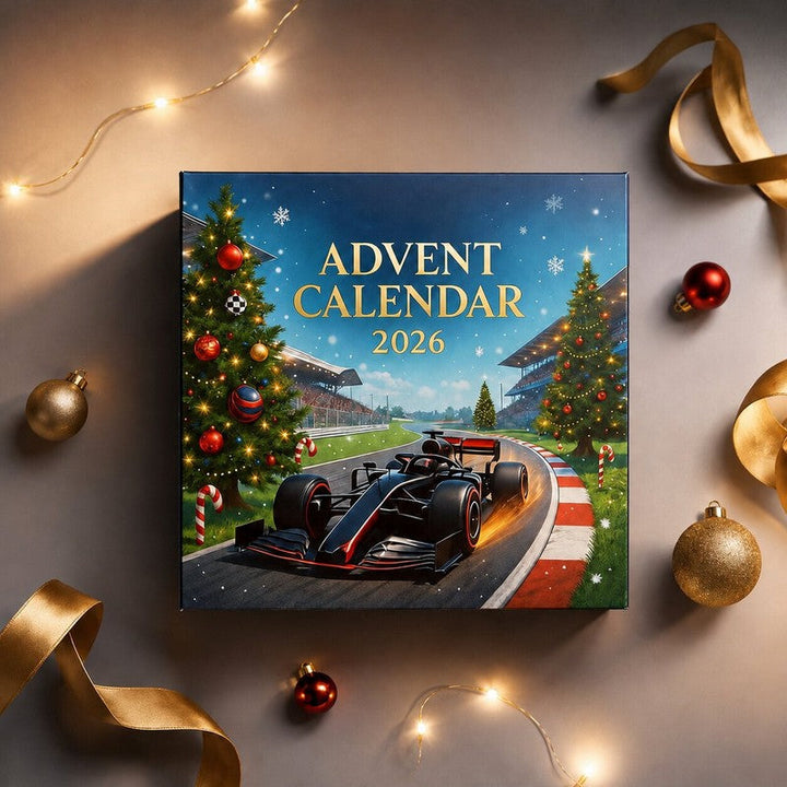 Calendario de Adviento Fórmula 1 sobre mesa, ambientado para Navidad. Emocionantes sorpresas diarias de carreras.