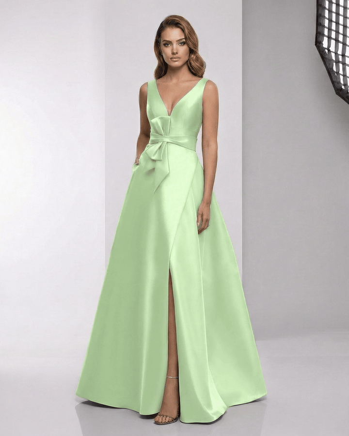 Vestido maxi verde menta elegante para fiesta. Ropa de mujer formal con silueta A-line.