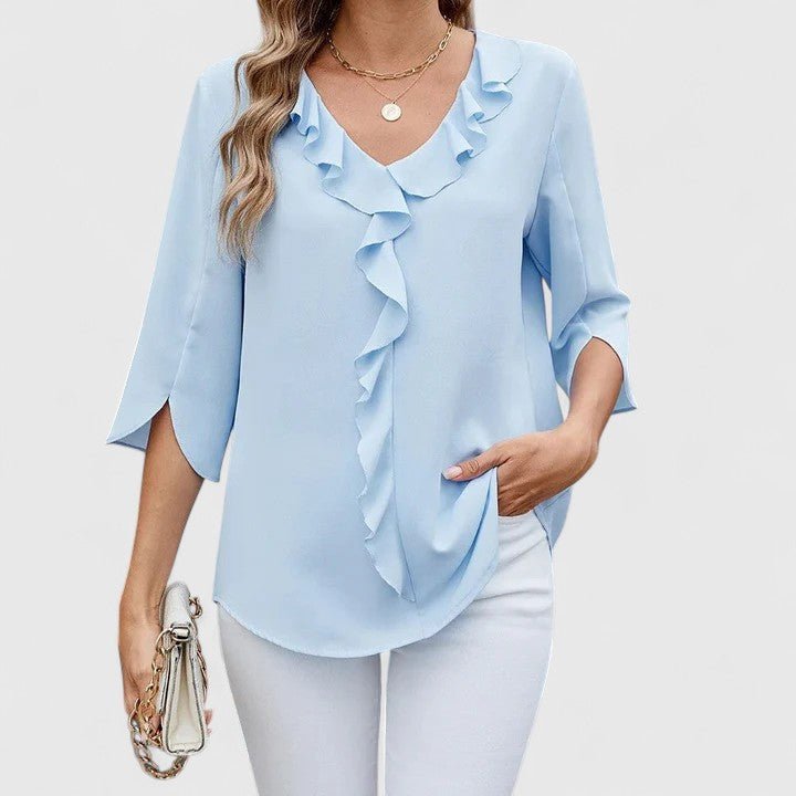 Blusa Carla mujer con escote V y volantes. Prenda de moda femenina, elegante y casual para primavera.