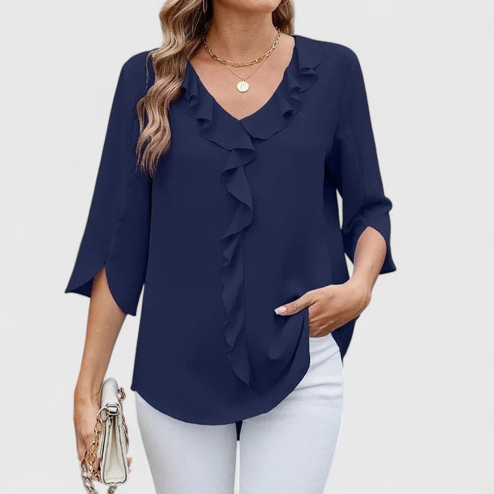 Moda femenina: blusa Carla con escote en V y delicados volantes. Perfecta para primavera y verano.