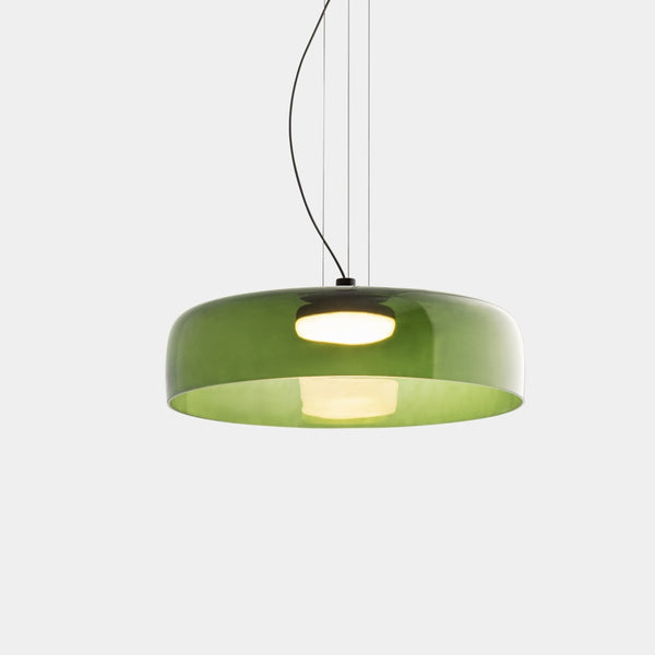 Iluminación escandinava: lámpara colgante de cristal y metal para techo. Diseño moderno y minimalista.