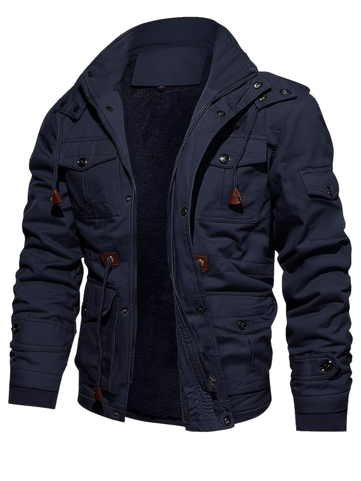 Chaqueta táctica funcional para hombre, con calidez y durabilidad. Perfecta para expediciones de senderismo y aventura.
