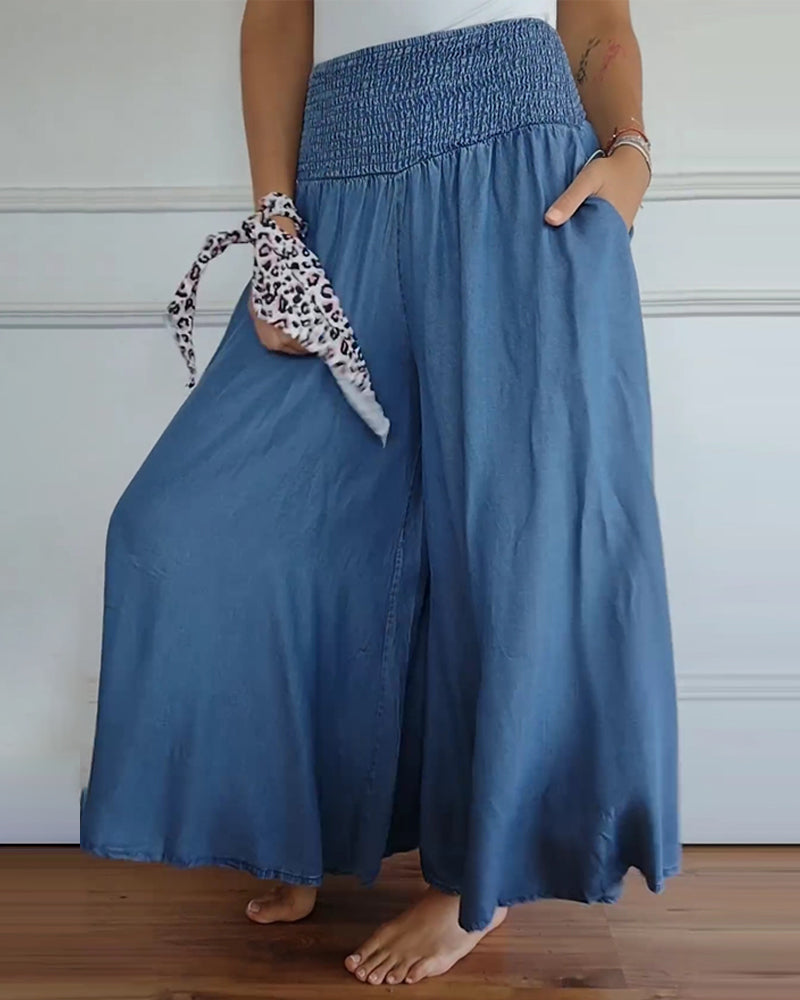 Pantalón recto de mujer en azul y gris. Fluido, elástico y cómodo, ideal para un estilo elegante o casual versátil.