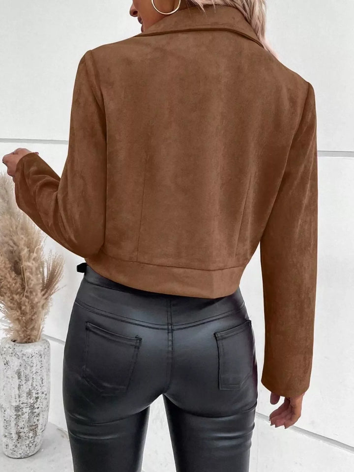 Estilo elegante con chaqueta corta de mujer con cremallera y bolsillos, versátil para cualquier ocasión.