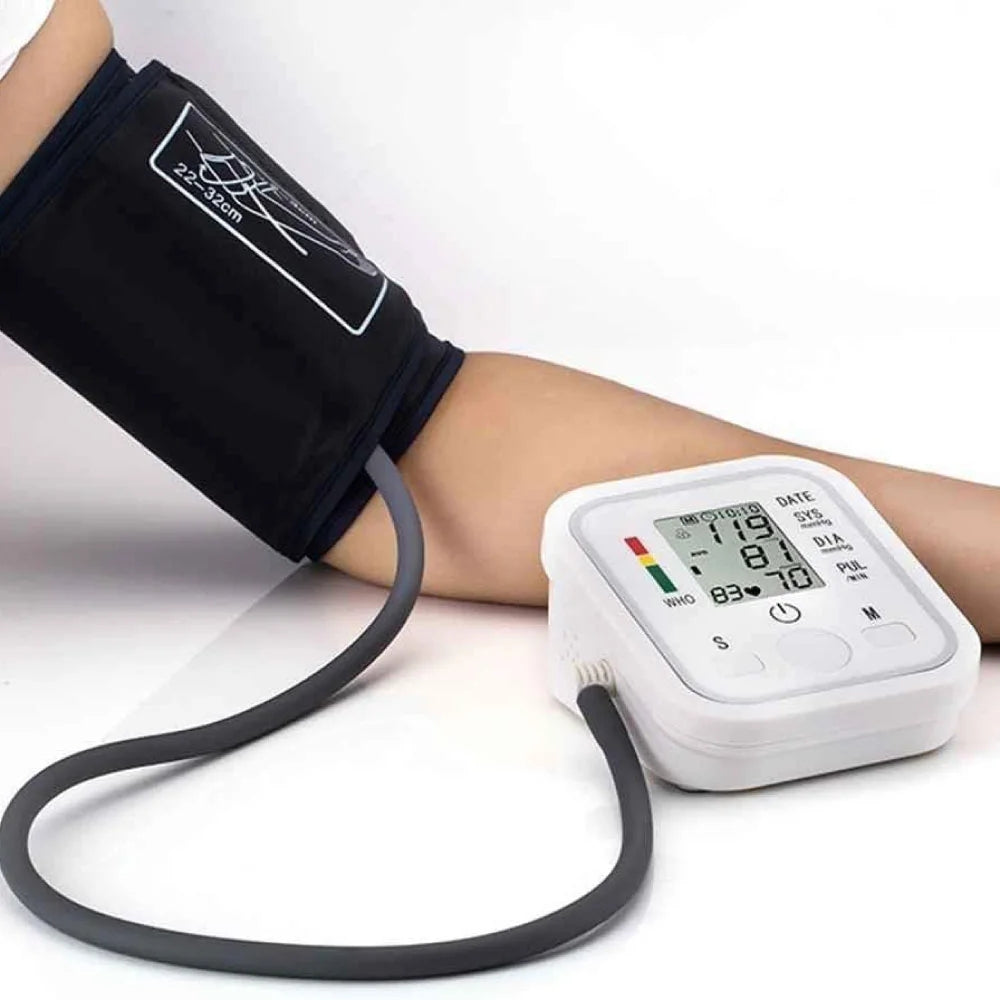 Tensiómetro digital de muñeca automático para control preciso de presión arterial y pulso, monitoreo de bienestar.