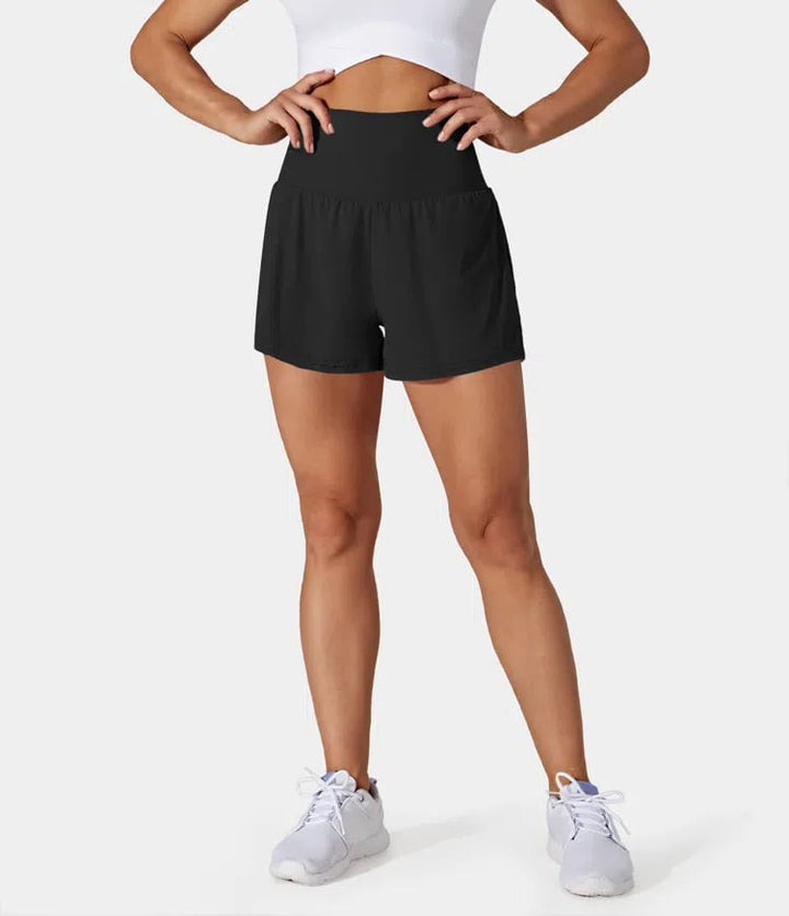 Short para mujer con cintura alta y bolsillos, ideal para running y entrenamiento.