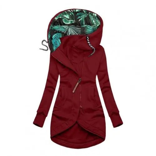 Abrigo de invierno con capucha para mujer, elegante y versátil. Ropa femenina ideal para el frío.
