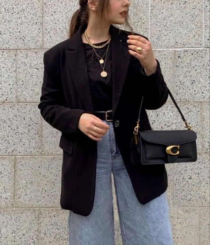 Bolso de hombro elegante para mujer, estilo diario y versátil. Disponible en negro, marrón, blanco y rojo.