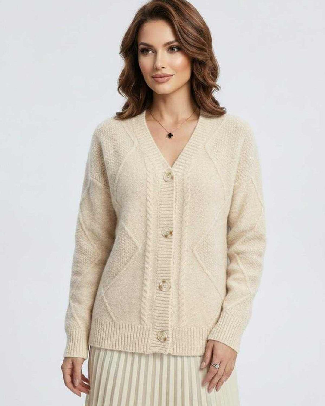 Elegante cardigan celeste de mujer, estilo versátil, ideal para looks de otoño.