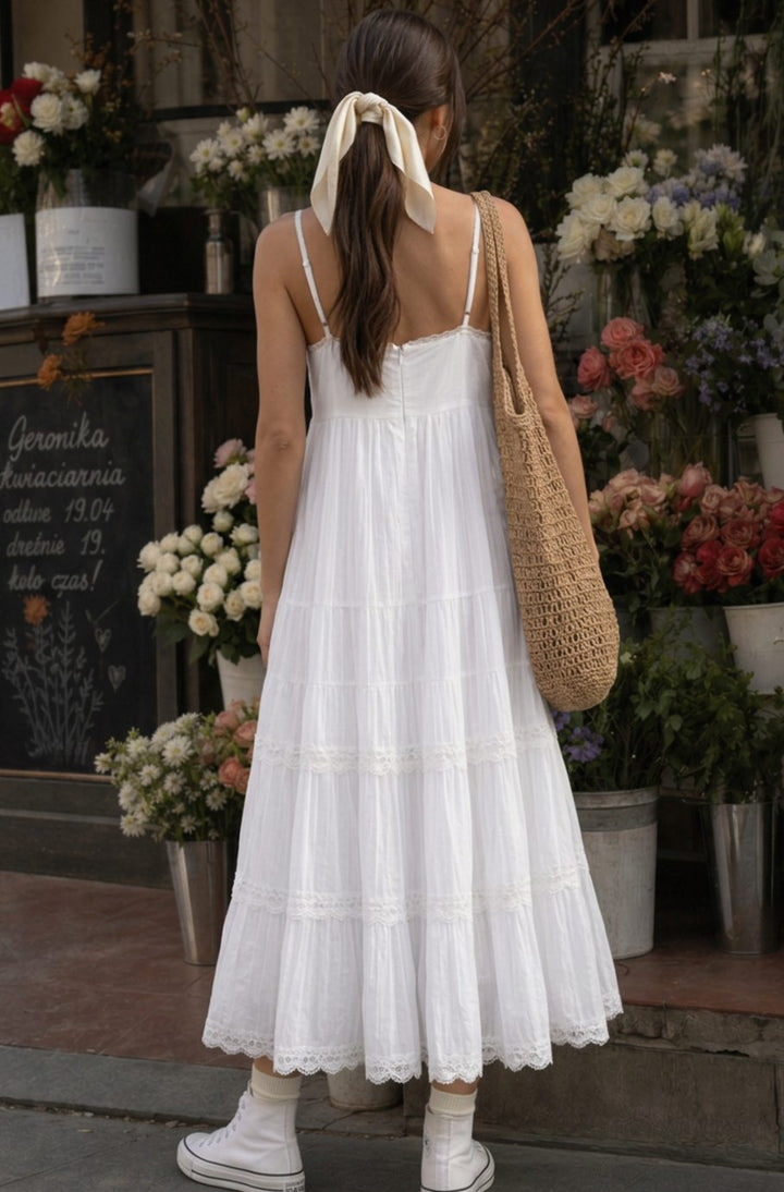 Vestido midi de algodón blanco para mujer, estilo bohemio. Con tirantes finos y delicado encaje. Perfecto para el calor.