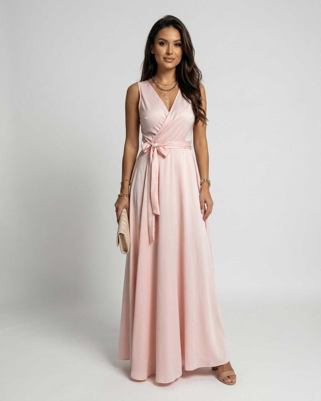 Vestido maxi celeste elegante para mujer, escote en V. Fluido y cómodo, perfecto para verano o eventos casuales chic.