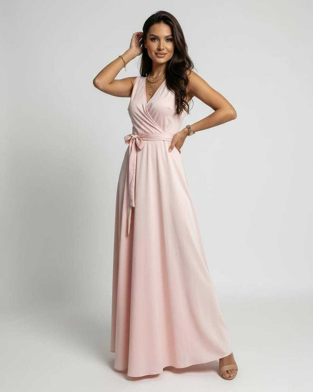 Vestido maxi celeste elegante y cómodo para mujer. Liso y fluido, perfecto para fiestas de noche o un estilo casual de verano.