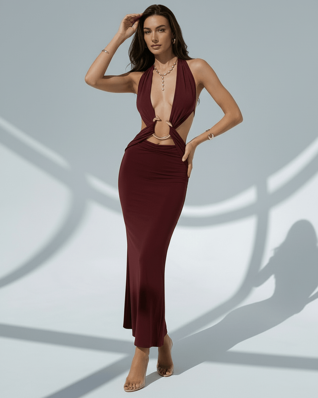 Elegante vestido maxi celeste con ajuste bodycon y escote en V, perfecto para eventos formales.