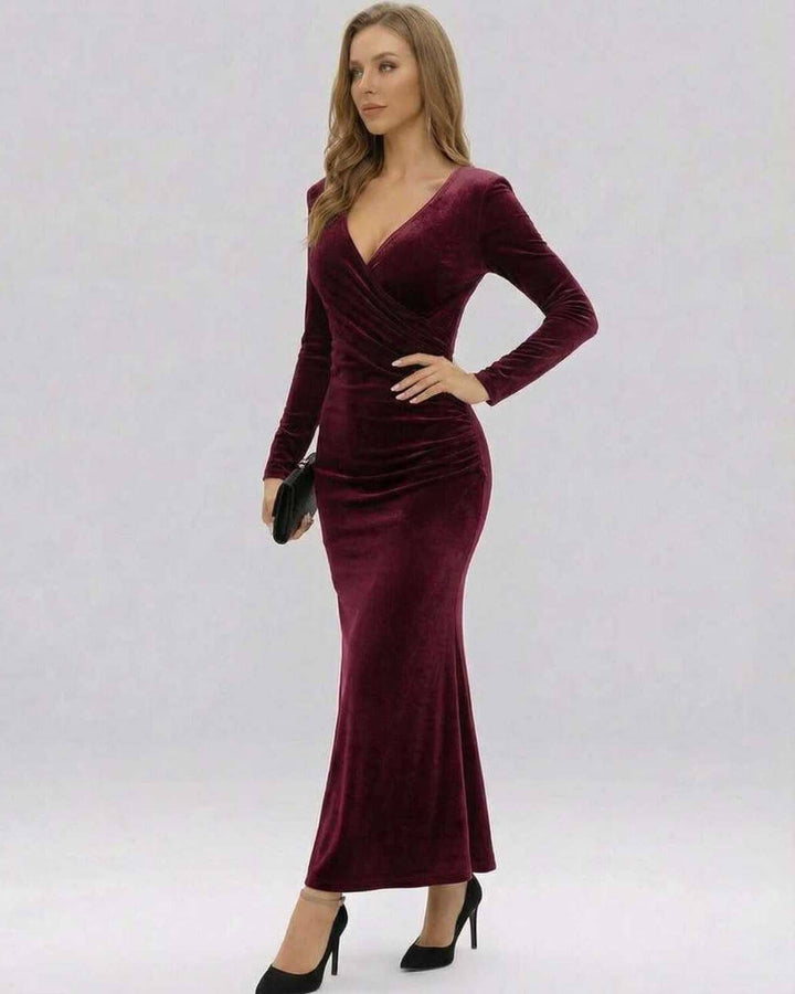 Vestido maxi formal de mujer con escote V y manga larga en color celeste, perfecto para eventos de noche.