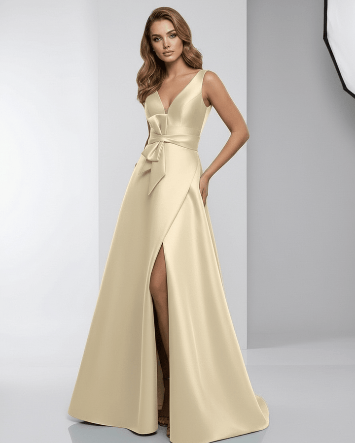 Vestido maxi celeste de gala para mujer. Diseño elegante y formal, ideal para bodas y celebraciones nocturnas.