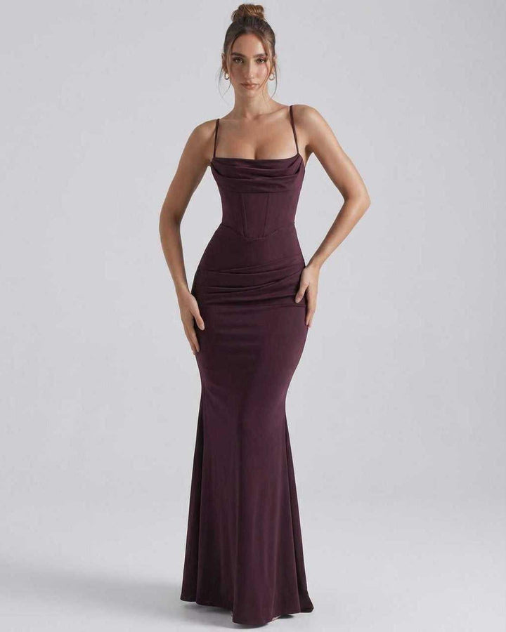 Vestido maxi celeste elegante para mujer con tirantes finos, ideal para fiesta de noche o cóctel.