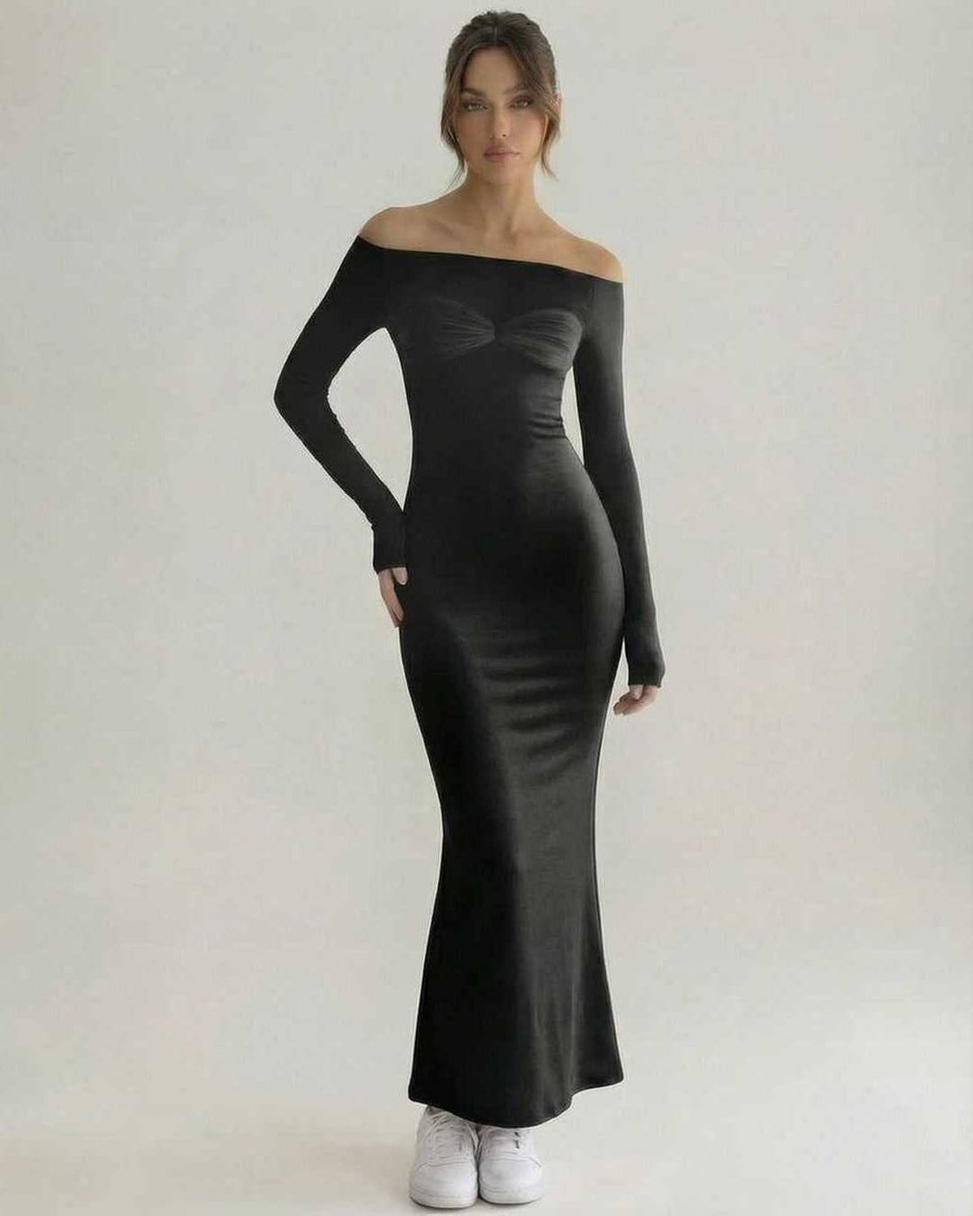 Vestido maxi celeste elegante que realza la silueta femenina. Perfecto para un estilo sofisticado.