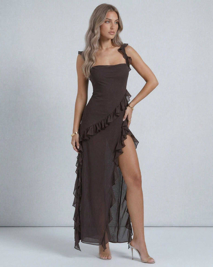 Vestido de fiesta maxi color cielo con corte asimétrico y detalles de volantes, perfecto para lucir elegante en la noche.