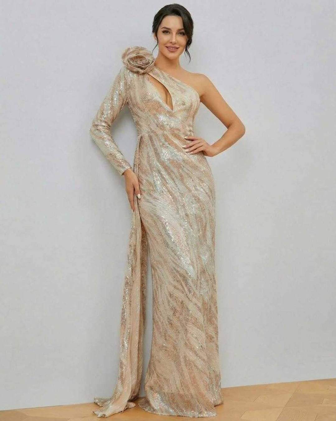 Vestido de un hombro celeste, maxi y elegante, perfecto para deslumbrar en fiestas de noche femeninas.