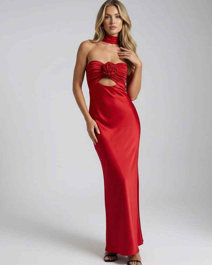 Elegante vestido largo celeste para mujer, perfecto para ocasiones formales y eventos de noche.